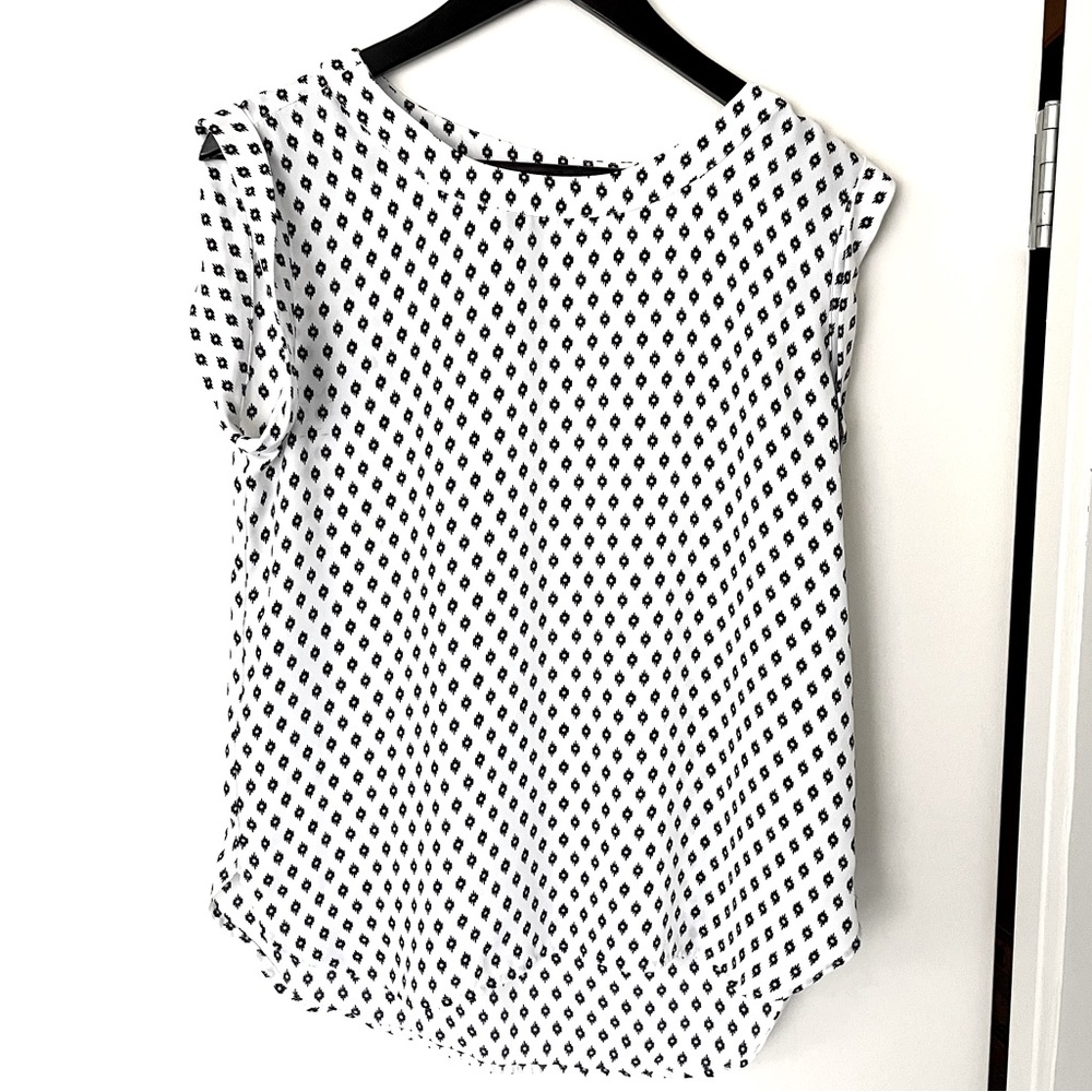 Ann Taylor White Top with Pattern